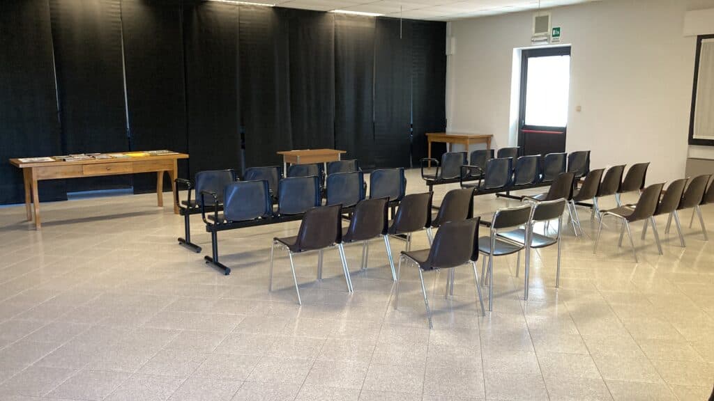 Sala dalla porta ingresso